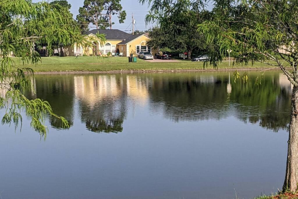 Port Saint Lucie A Little Piece Of Heaven- Peaceful Lake View Apartment- 1 Min From I95 And Turnpike Port St. Lucie Luaran gambar